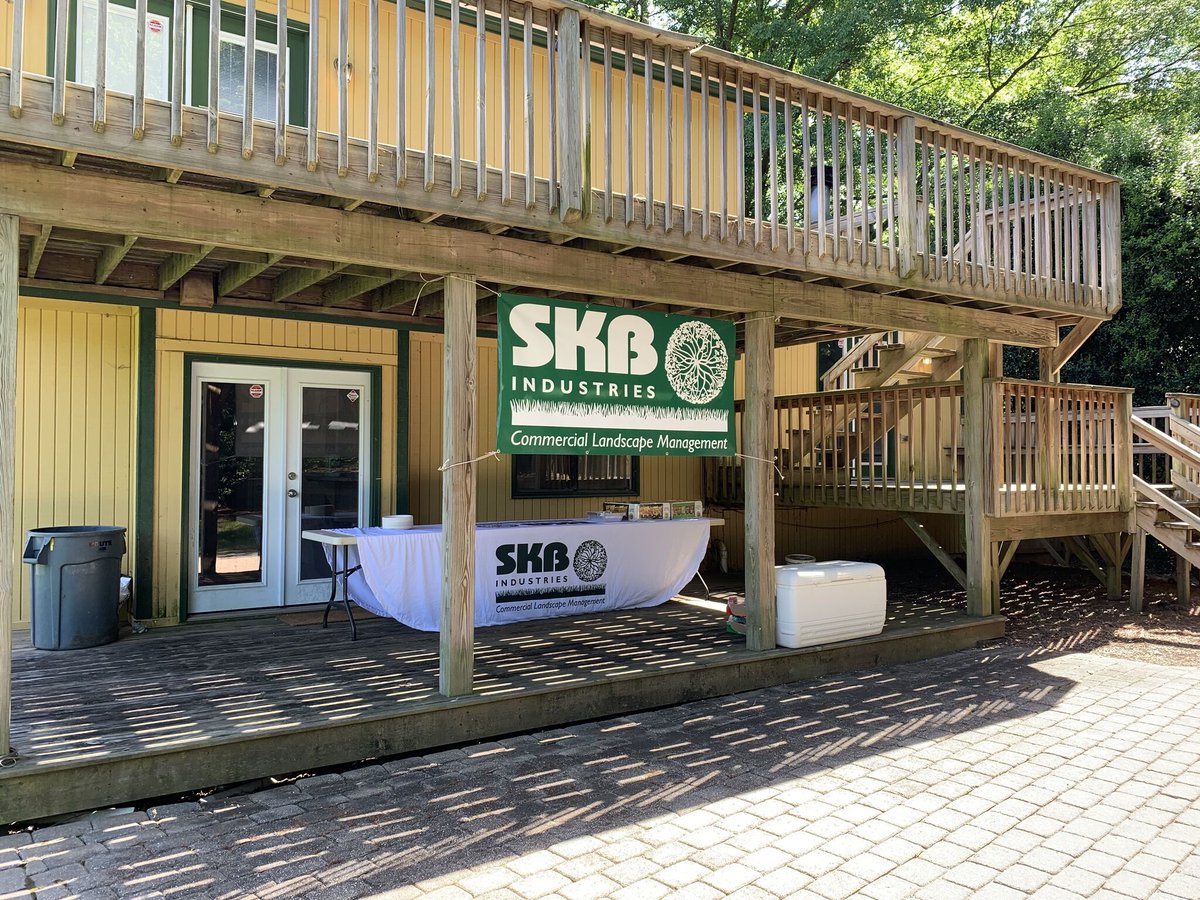 SKBLandscape's tweet photo. Great weather calls for venturing outdoors and what better way to do that than a Spring Fling! | #SKBUniversity #CommercialLandscape #SKBIND https://t.co/vesgihxYKh https://t.co/OLJF1GSlOp