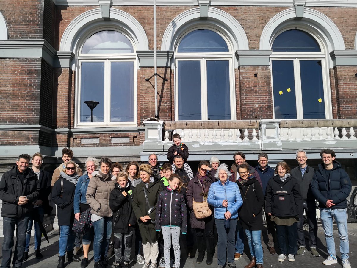 SenaatDSC's tweet photo. Afgelopen zaterdag zijn er drie stadswandelingen georganiseerd door het DSC en Stichting Leven In Delft. Tijdens deze rondleiding zijn verhalen verteld over Delft, de Technische Hogeschool en haar studenten tijdens de Tweede Wereldoorlog. Het was een groot succes! https://t.co/zBgUe783MP