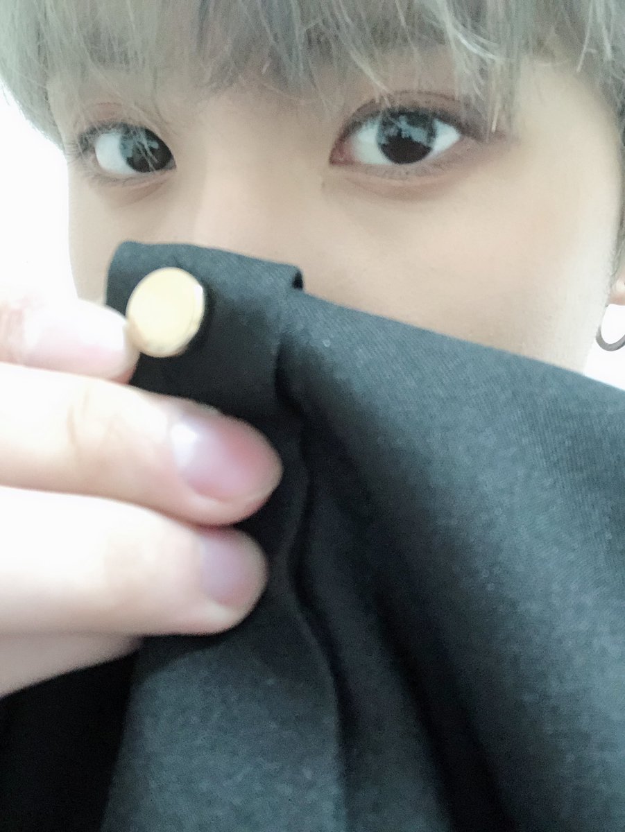 KDH_official's tweet photo. 동하니의 장난에 항상 열정적으로 반응해주셔서 감사합니다😬 앞으로도 계속 한결같을 동한이에게 많은 응원과 반응부탁드리며👏👏 남은 연휴 즐겁게 보내세요❤️🖤

#김동한 #KIMDONGHAN #D_HOURS_AM_703 #FOCUS https://t.co/jHOWSyhsiM