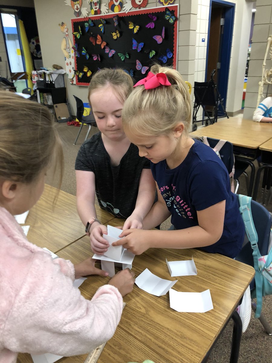 LBSciIsFun's tweet image. Watch out! Young engineers at Euper Lane are hard at work designing and building a podium that can support the weight of a bear statue. #FSSLearn #TIS2Learn