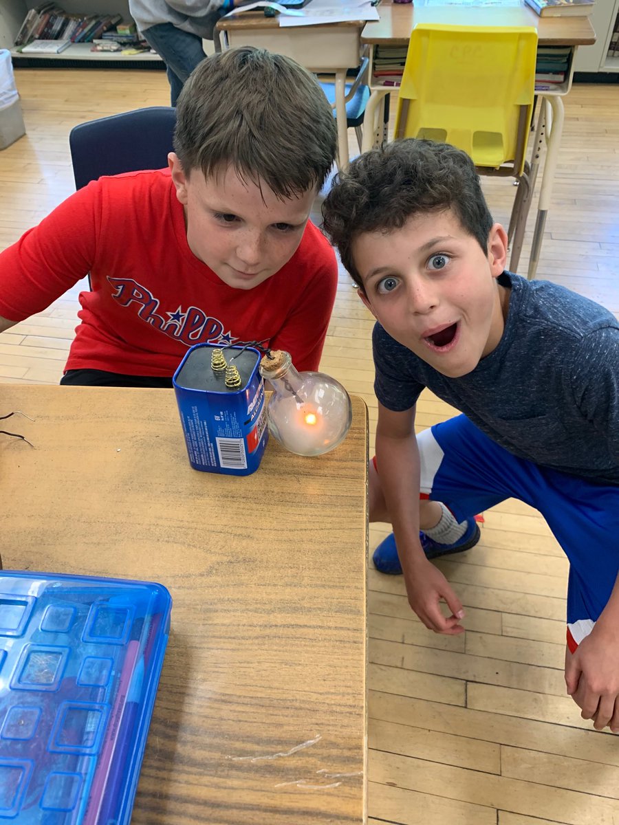 dukit361's tweet photo. On Global Day of Design Lizzy 5D students try different filaments for light bulbs. Wow! #globaldayofdesign https://t.co/EhKl9MZauX