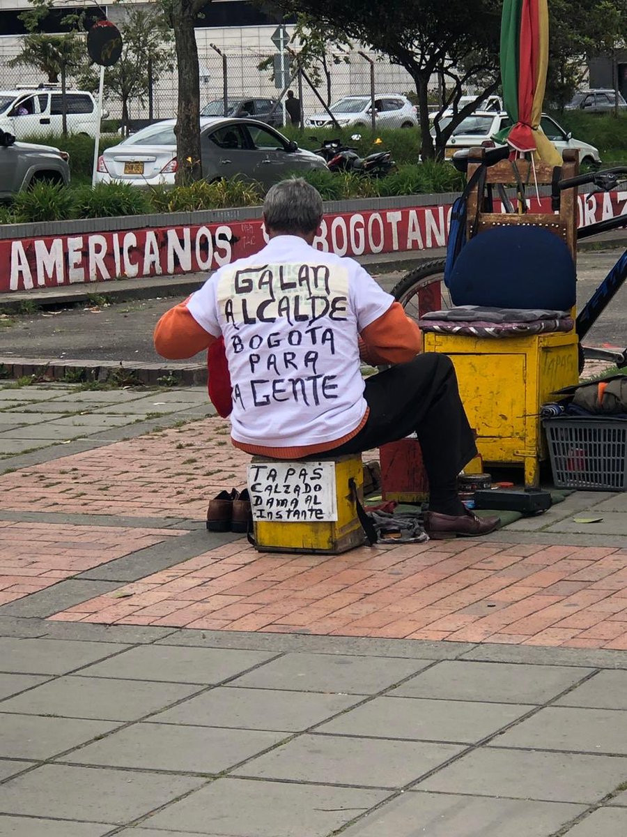 Me llegó esta foto. Me emocionó mucho. Hoy mismo voy a buscarlo para conocerlo.