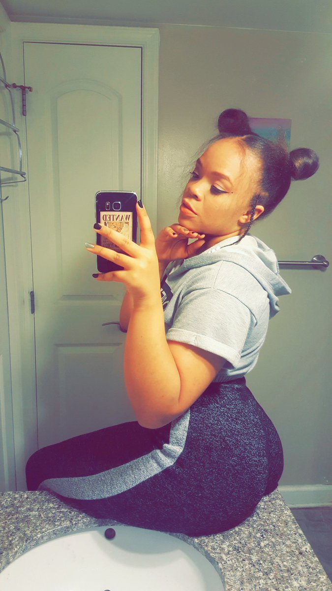 The girl behind all these anime tweets lol HEY im streaming come