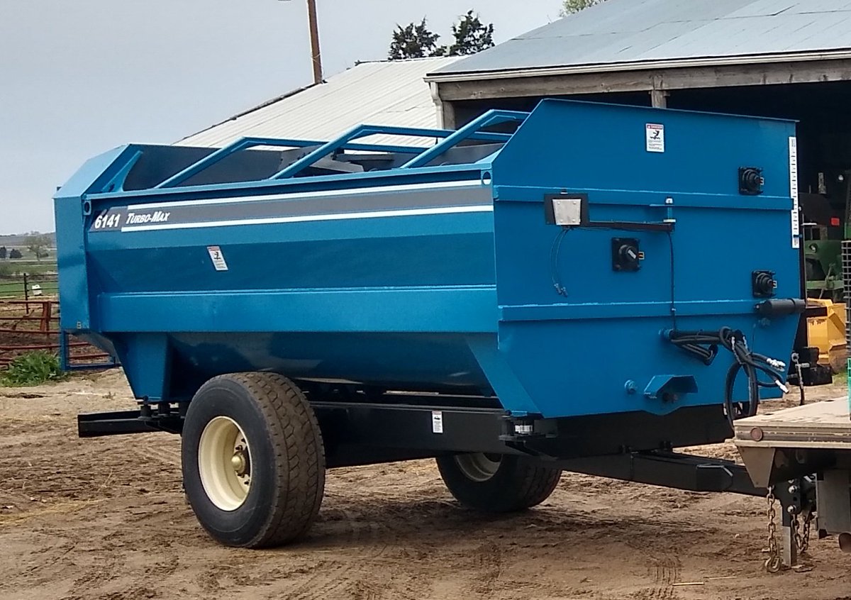 timstetson877's tweet photo. Out with the old &amp; in w/ the new! Thank you Ekberg Cattle Co.!! #SAC #alwayschooseblue #turbomax https://t.co/q40kjs1BZ1