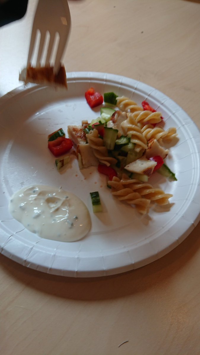 AksLys's tweet photo. Pastasalat med fiskekaker på 1. Trinn i dag. Fisk 2-3 ganger i uken anbefales! 🐡 https://t.co/m7O7ANKFfl
