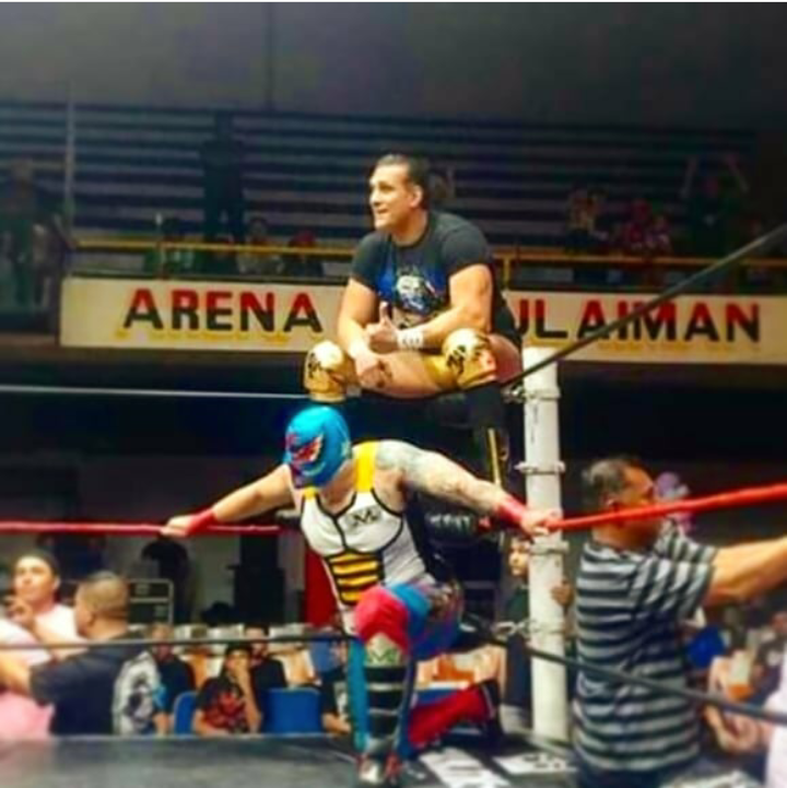 DahamarGarcia1's tweet photo. Alberto El Patrรณn e Hijo de Dos Caras. Ayer en la Arena Sulaiman, en Monterrey.
#albertodelrio #albertoelpatron #pentagon #pentazeromiedo #pentaom #reyfenix #luchatime #luchalibre #luchalibremexicana #wrestling #wrestlingphotography #hijodedoscaras #dinastiacaras #luchabrothers https://t.co/3sO3DacmLC