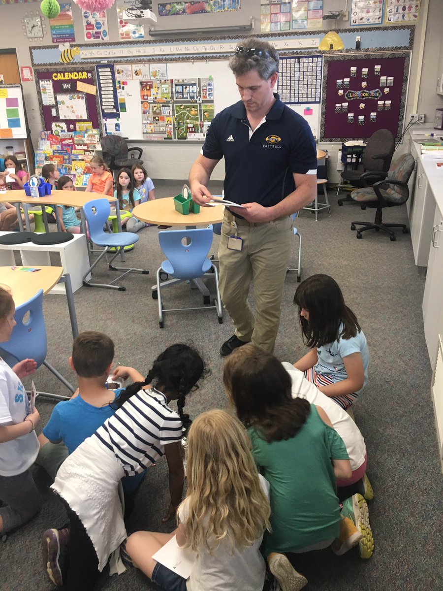 MKA_Marshall's tweet photo. Shout out to the best @JuniorAch instructor out there @freemajo !!!#doubleclass #wmlearn #sascompass #luckyus @SalineCommEd #salinetreasure https://t.co/6kBEfZFXX2