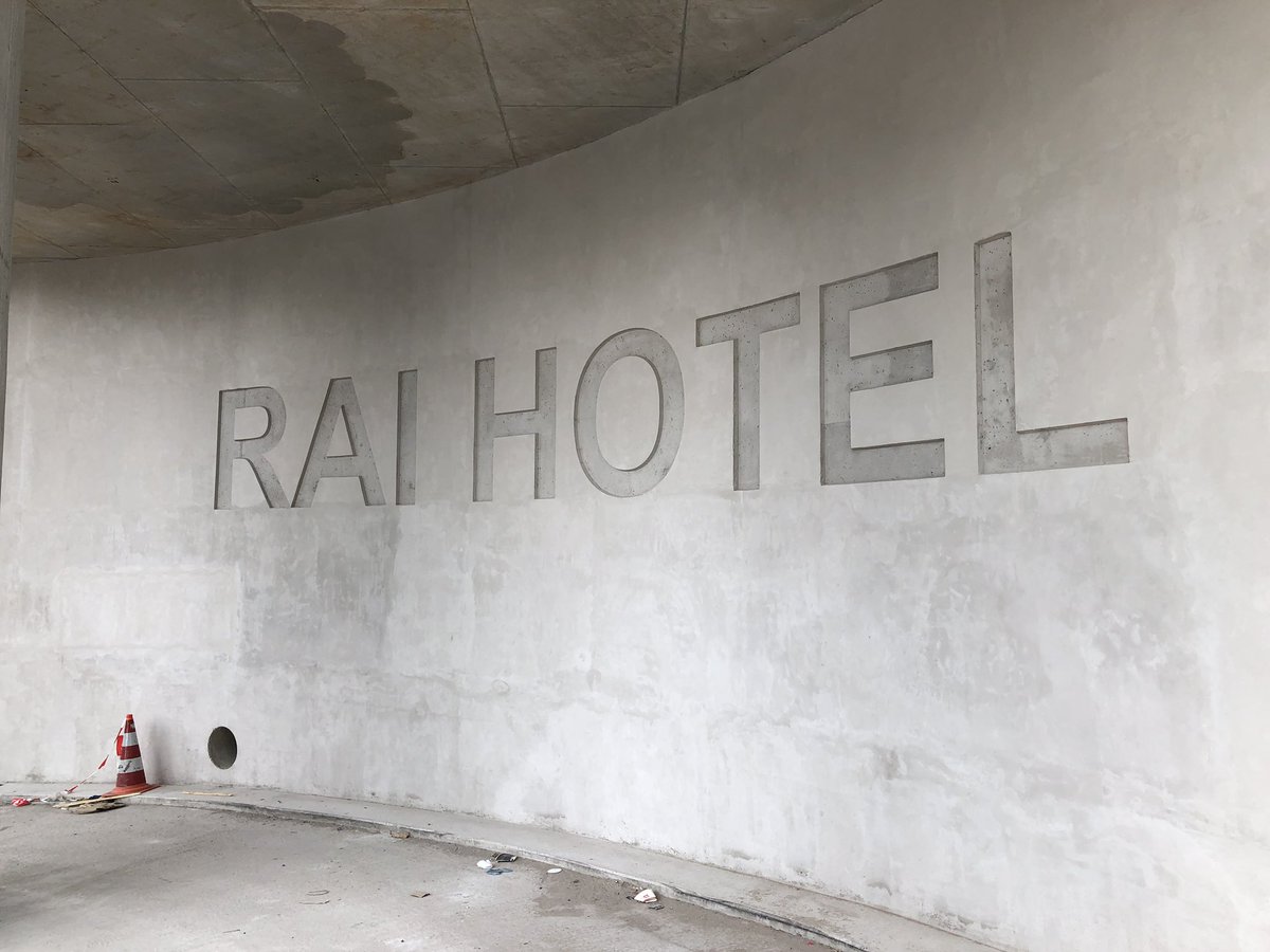 Indrukwekkend het schilder&amp;behangwerk wat Palet Vastgoedonderhoud in het RAI Hotel Amsterdam verzorgt  #650 kamers #opschema #samenwerking #pleijsierbouw