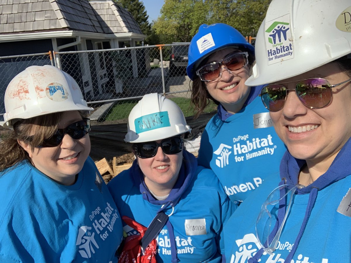 ShowalterRoof's tweet photo. A beautiful day for @DuPageHabitat's #WomenBuild! Awesome job, ladies! 🙌🙌#DuPageHabitat #HanoverPark #giveback #habitatforhumanity #ShowalterBlue #RisingToGreatHeights https://t.co/QVjQxAxABx