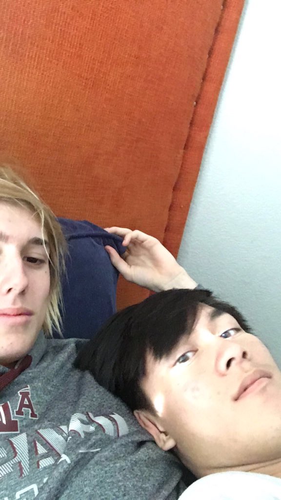 Cweaver1140's tweet photo. Happy birthday @benhuynh_ !! Love you bro have a good one 📱🇬🇬 https://t.co/rf9uQ6aQsN