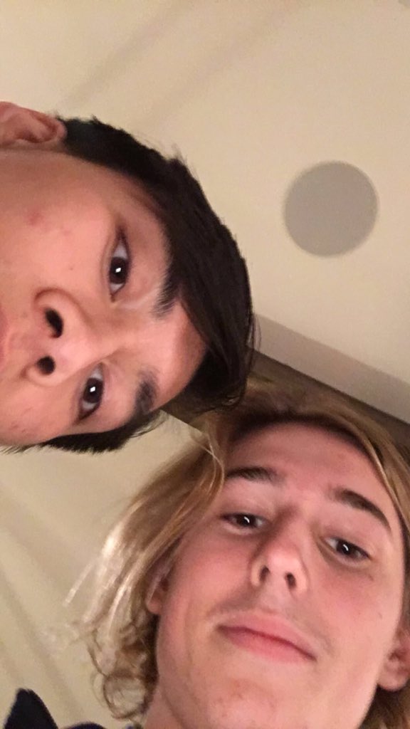 Cweaver1140's tweet photo. Happy birthday @benhuynh_ !! Love you bro have a good one 📱🇬🇬 https://t.co/rf9uQ6aQsN