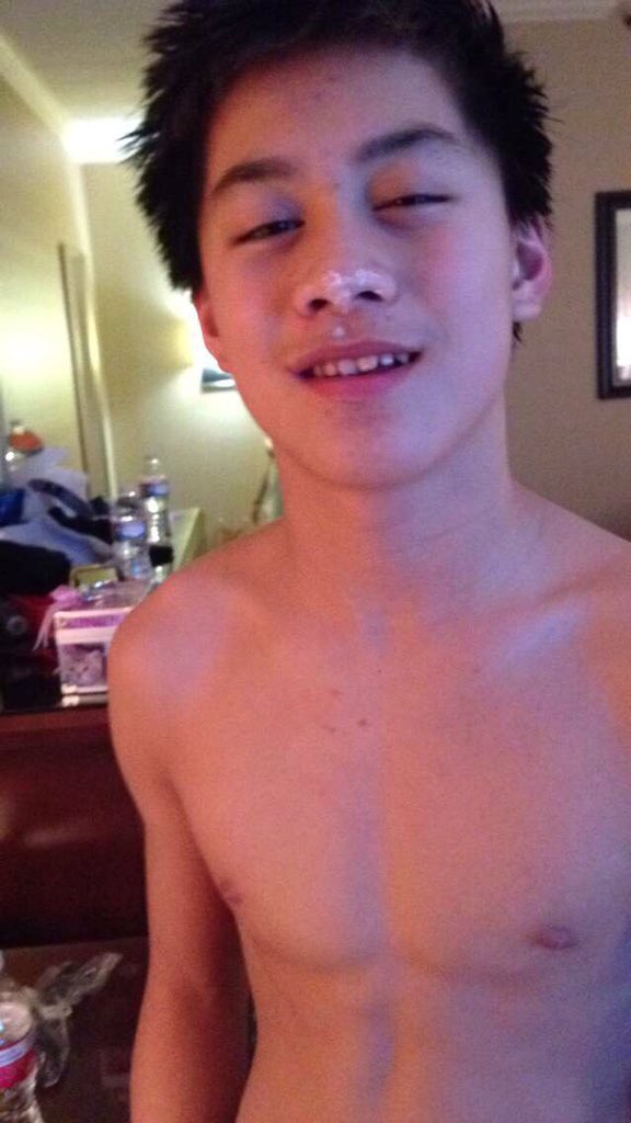 Cweaver1140's tweet photo. Happy birthday @benhuynh_ !! Love you bro have a good one 📱🇬🇬 https://t.co/rf9uQ6aQsN