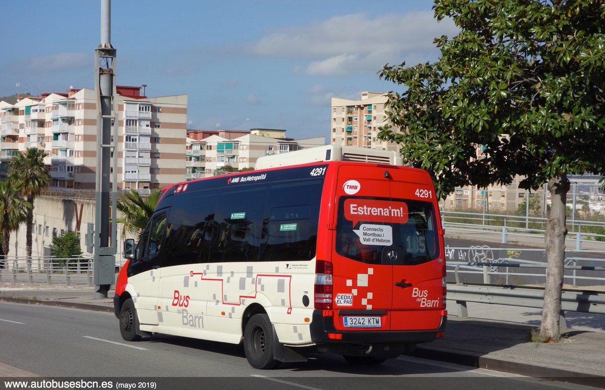 AutobusesBCN's tweet photo. Ya lo tenemos aquí. Hoy se ha estrenado la nueva línea 135 #ValldHebron - #Montbau . Ha comenzado con el #BusBarri 4291 vinilado para la ocasión. +info en https://t.co/ZDkhwmqd8n https://t.co/291Eg9iyJi