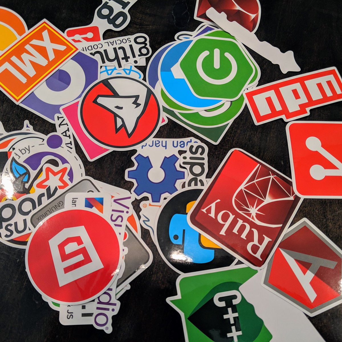 DemandGenDan's tweet photo. Big thanks to local developer @MPeseke for bringing some tech stickers for the Deep Divers @DeepDiveCoding today. #GivingBack #DeepDiveAlumni #505Tech #SomosTech https://t.co/cpnvAP77BO