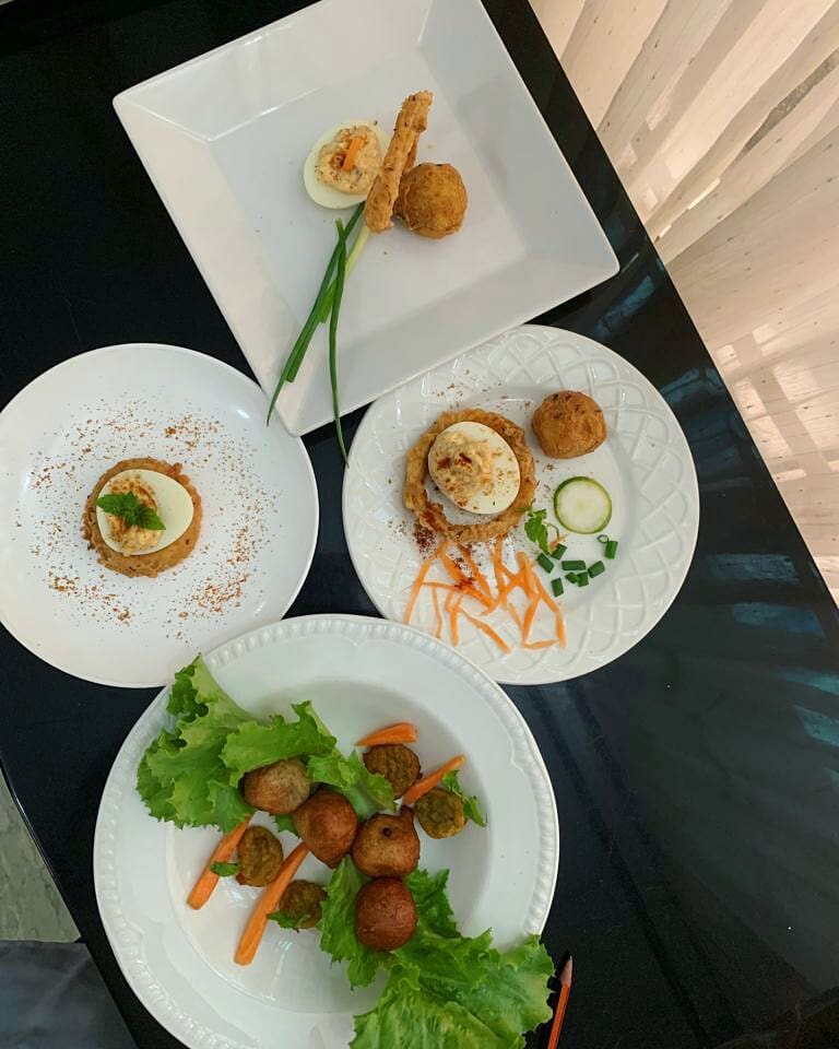 monblaze's tweet photo. #DojaCulinaryTraining Day1 When your participants are getting a hang on plating on the 1st day... Aii boos, I see you!
😍 https://t.co/ZwF7lfBPlD
