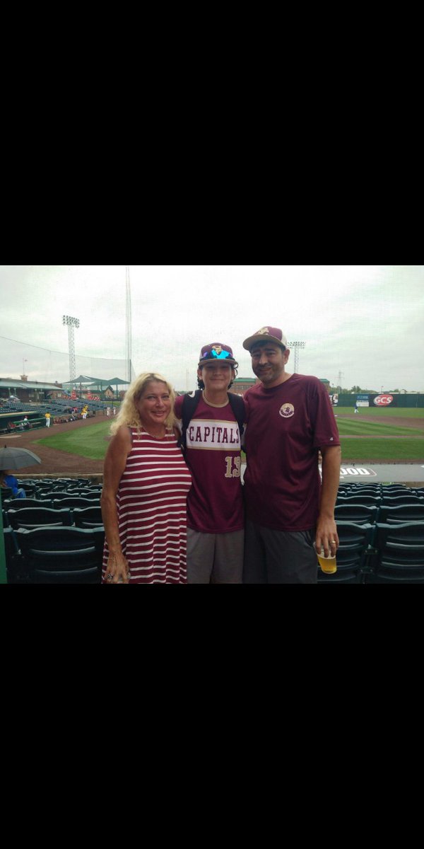 _nathanmoran_'s tweet photo. Happy birthday to the best mom out there @realbethmoran https://t.co/m4H6emoT0X