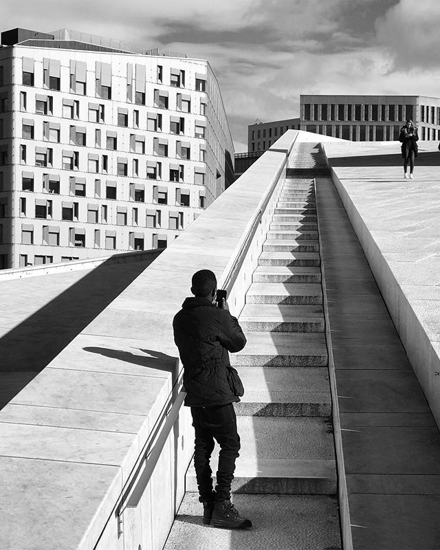 ⚪️ Everything has both dark and light: you have to play with it till you get it exactly right ⚫️ bit.ly/2Y5nhTu