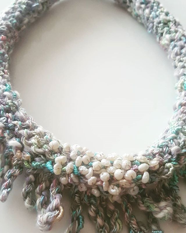 There is definately a sea foam theme going on with my knitted necklaces. I tend to just follow my gut and see what happens. Sometimes it works and sometimes tweaks required.  Kinda liking this one.
.
.
.
.
#econecklace #knitnecklace #fabricjewellery #eas… bit.ly/2GZllVU