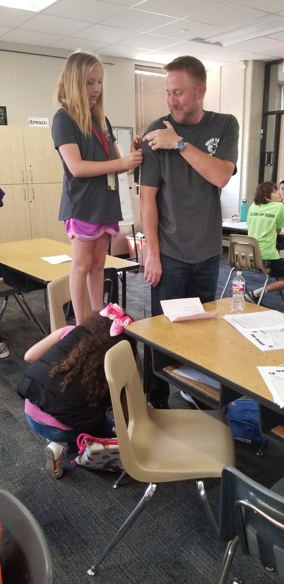 kthurmondbhs's tweet photo. When your watch dog dad is tall, you measure with teamwork! 😜 #HESKindMinds #cfisdspirit https://t.co/9xIL4bCZTT