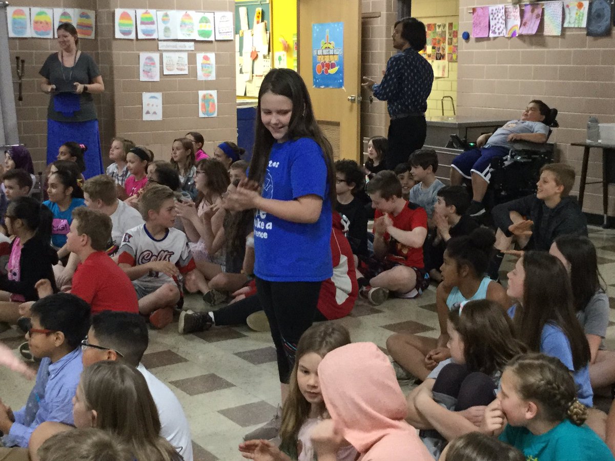 CrewCave's tweet photo. Great example of kindness and helping others without expecting anything in return #leadbyexample #caringkid @RidgewoodES https://t.co/TT53Dht9HR