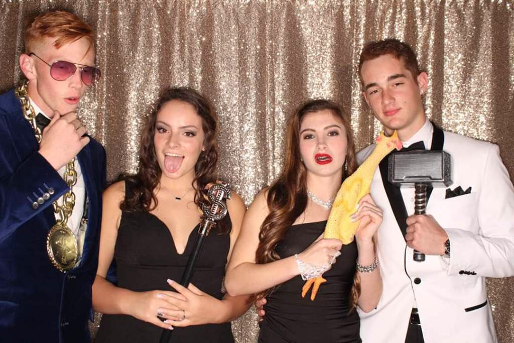 grayson_larson's tweet photo. Prom 2k19💯@rachelderamee https://t.co/NhIJcg1yBg