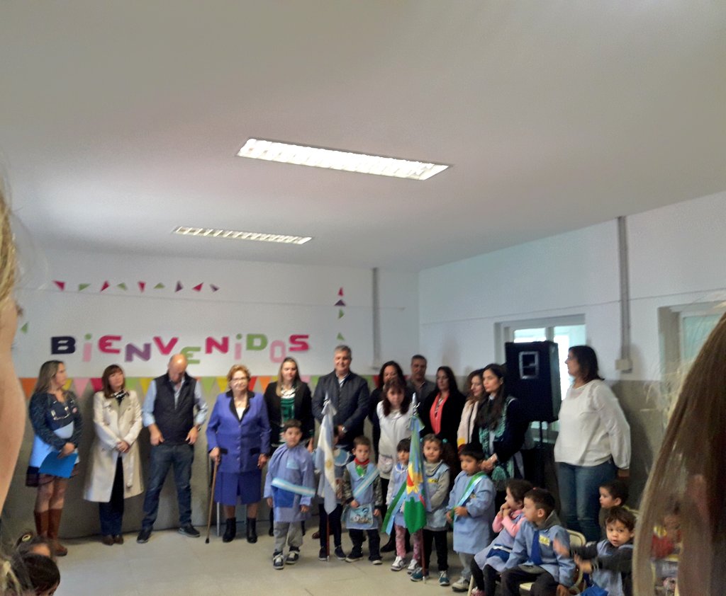 RocioMVG's tweet photo. Presentes en el acto de inauguración del Jardín N° 946 junto al Intendente y autoridades que nos acompañaron. #MonteChingolo. https://t.co/v6SK1g6WzW