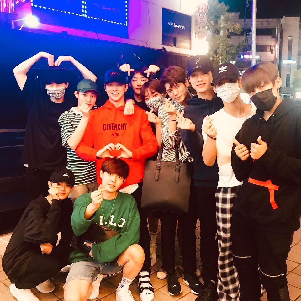 Sengsocloud's tweet photo. 너무자랑스러운우리워너원워너블
#뷰티풀_1억스밍_축하해
우리꼭다시만나행복하자
#워너원_기다린지_백일
워너원영원히기다릴게
#워너블은_항상_곁에_있을게
워너원너무보고싶다사랑해 https://t.co/5lDMnTPMwe