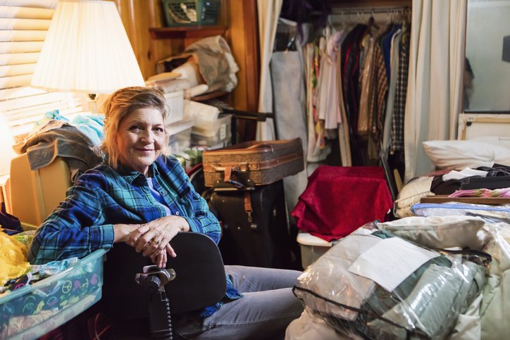 Having someone in your family who hoards personal possessions can be distressing. Here's what to do about it. caregiverexchange.ca/Spotlight/445/…