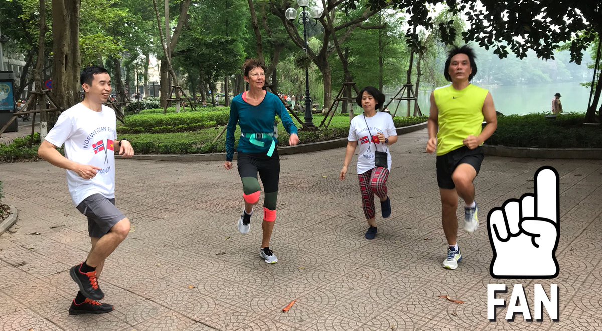 gretelochen's tweet photo. The famous #AnneRun 🏃♀️🏃♂️early Mondaymorning around #HoanKiemLake🇻🇳🇳🇴Embassy staff doing its best, including #AnneDrills 🤸🏻♀️@havnanne https://t.co/WrnUGMQF9T