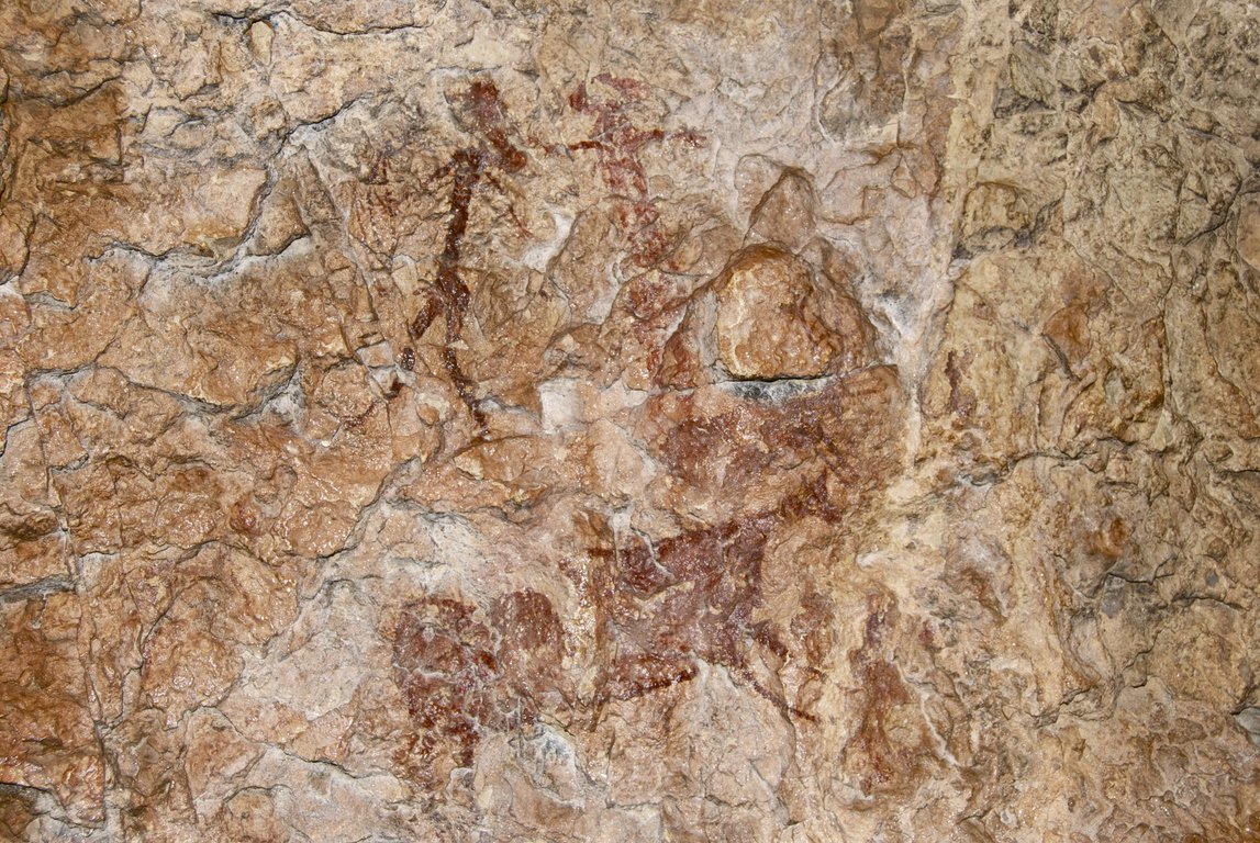 El conjunto prehistórico y de rupestre de "El Abrigo de El Milano" es uno de los yacimientos más importantes en #Mula.
Descubierto en 1985, está formado por dos abrigo con pinturas rupestres y un espectacular enterramiento de época eneolítica. 

Info => ow.ly/wgRb50u0bn7