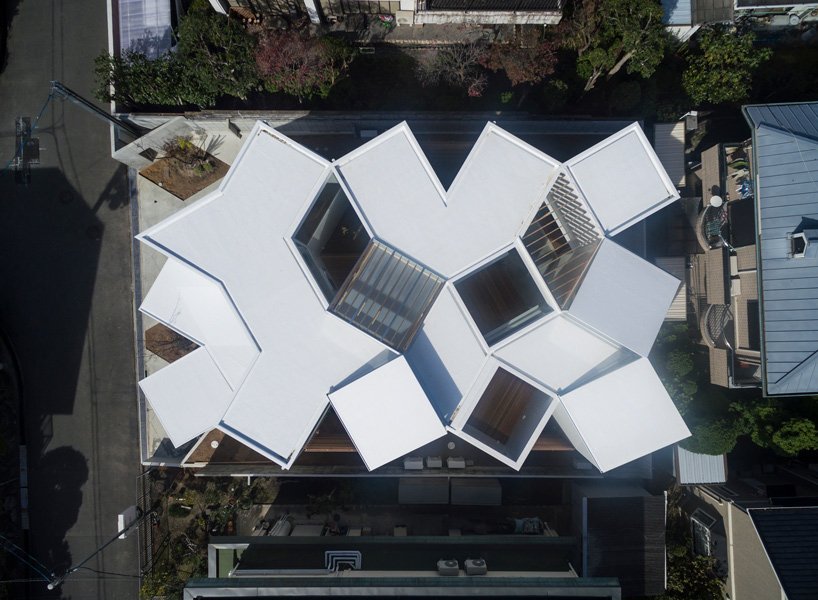 designboom's tweet photo. .@youshimada conceives house in hokusetsu as a 'crystalline labyrinth' https://t.co/lRwhdiRdLy https://t.co/HRp7jXe4Y8