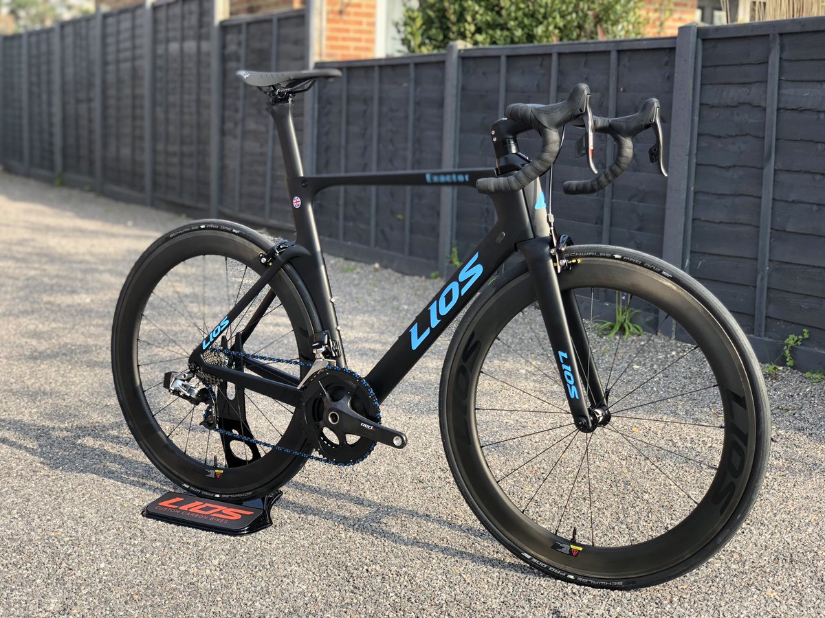 liosbikes's tweet photo. A very happy client with his new custom Exactor, as he beat his 10 mile TT personal best on his first outing on it‼️
—————
#rideinstyle #lios #liosbikes #custom #carbon #bikes #bike #roadbike #strength #mindset #mentalhealth #positivity #mentaltoughness #conditioning https://t.co/YH8doJEVlK