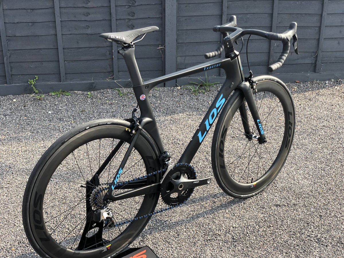 liosbikes's tweet photo. A very happy client with his new custom Exactor, as he beat his 10 mile TT personal best on his first outing on it‼️
—————
#rideinstyle #lios #liosbikes #custom #carbon #bikes #bike #roadbike #strength #mindset #mentalhealth #positivity #mentaltoughness #conditioning https://t.co/YH8doJEVlK