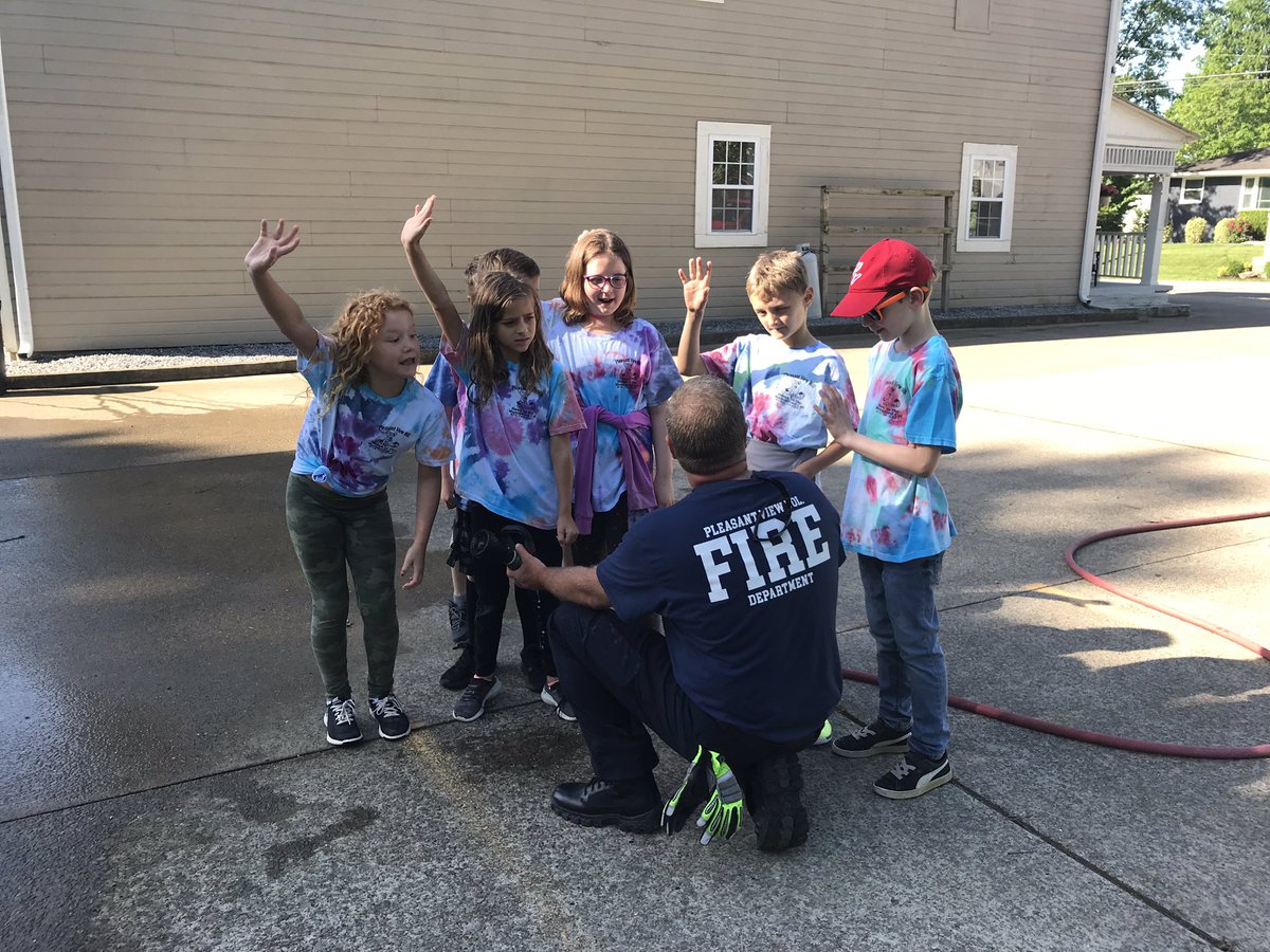 mrshager_pves's tweet photo. Thanks to the PVVFD for sharing their tools they use each day! Walking Field Trip##ccsdtn #pvessuccess https://t.co/yr6zuN9d9a