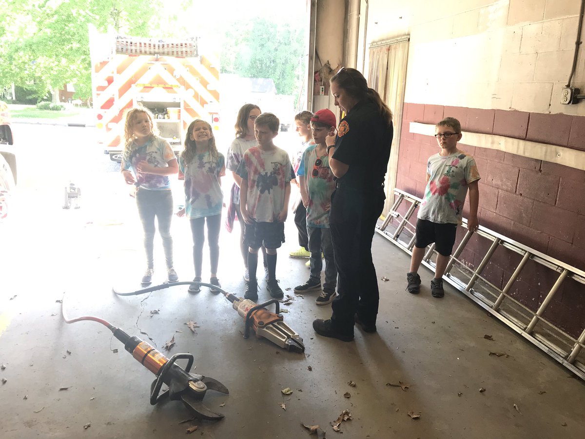 mrshager_pves's tweet photo. Thanks to the PVVFD for sharing their tools they use each day! Walking Field Trip##ccsdtn #pvessuccess https://t.co/yr6zuN9d9a