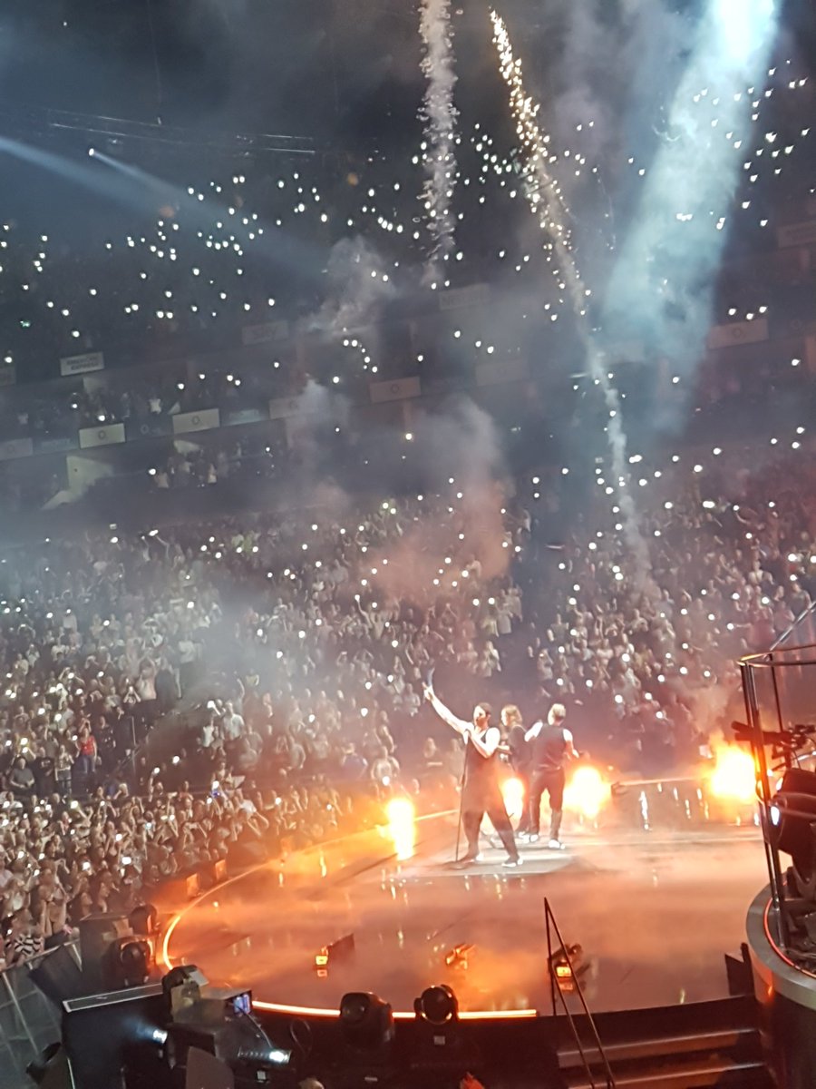 BernadetteGBTT's tweet photo. Thank you @HowardDonald for THE most amazing #TTWeekend loved every moment and have so many fab memories❤👌🤗😍😙xxx #odysseylive #TT30 #RuleTheWorld 🌟🌟🌟 https://t.co/C61z7Ua7w8