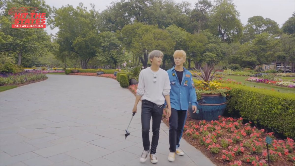 puchipudu's tweet photo. 왜 이렇게 불편하게 걷나요 옆에 사람은커녕 다람쥐 한 마리도 안 보이는데 https://t.co/MT1KVBuaFo