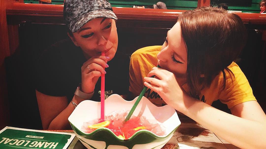 TheGreeneTurtle's tweet photo. What’s your #GreeneTurtle go-to? #NationalBeverageDay 📸: Instagram user _yonkoski_ https://t.co/gIf0P8trrt