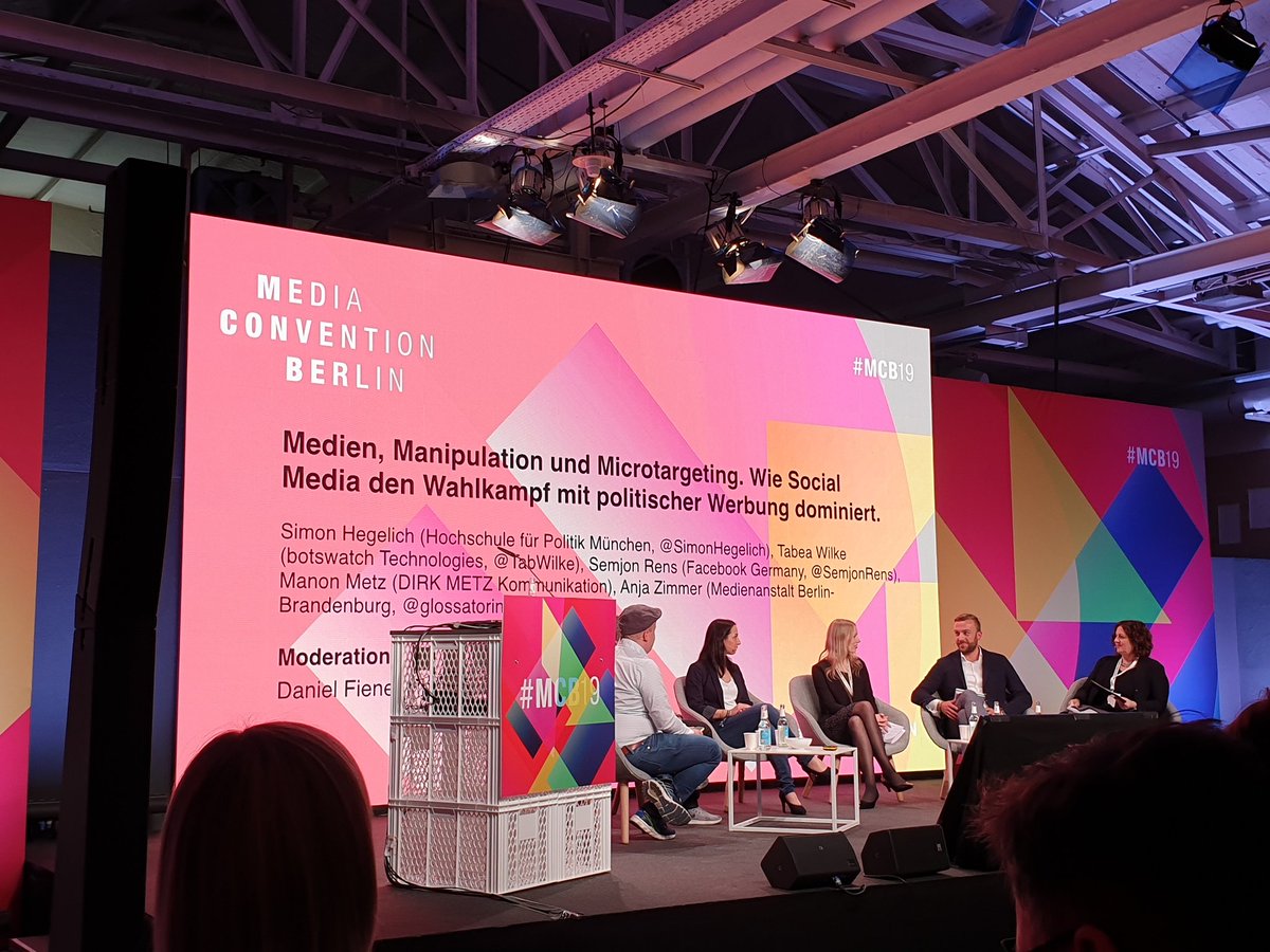 ChristophRiedl's tweet image. „Wir müssen  davon ausgehen, dass es mittlerweile keine Wahl auf der Welt gibt, wo es keine Desinformations-Kampagnen gibt. Und diese Kampagnen werden immer geschickter“, so @TabWilke von @botswatch bei #rp19