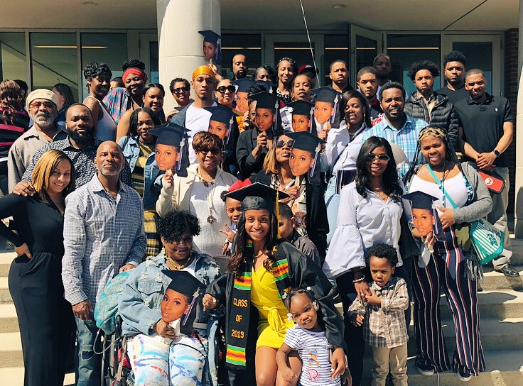 ___KSW's tweet image. Like a mf boss, ask me how I feel.         -Nipsey 
Bachelors in Dietetics &amp;amp;Nutrition✅   
Mama we made it from welfare, being a teen mom, single mom, my father being incarcerated, Beat all the odds stacked against us! 
     
#TheMarathonContinues 💙🏁
#2k19Graduate