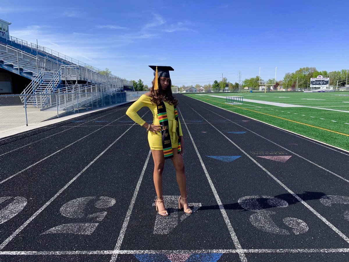 ___KSW's tweet image. Like a mf boss, ask me how I feel.         -Nipsey 
Bachelors in Dietetics &amp;amp;Nutrition✅   
Mama we made it from welfare, being a teen mom, single mom, my father being incarcerated, Beat all the odds stacked against us! 
     
#TheMarathonContinues 💙🏁
#2k19Graduate