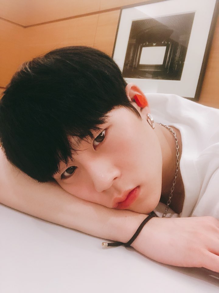 stacha5678's tweet photo. [#주헌] 몬베베 다들 내생각하면서 잠들기~😴 한국에서 #바바요 
[#JOOHEON] Monbebes fall asleep in my thoughts~😴 In Korea too #LookPlease https://t.co/8lHTF0lrUo
