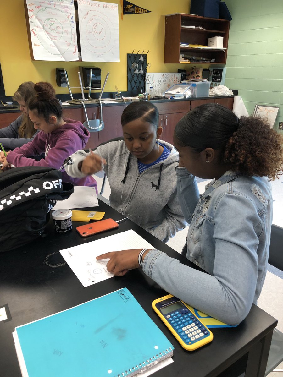 WIHIWIMA_Graham's tweet photo. Working together on circle math #KHSCDAnd smarties! https://t.co/utfUhJpRac