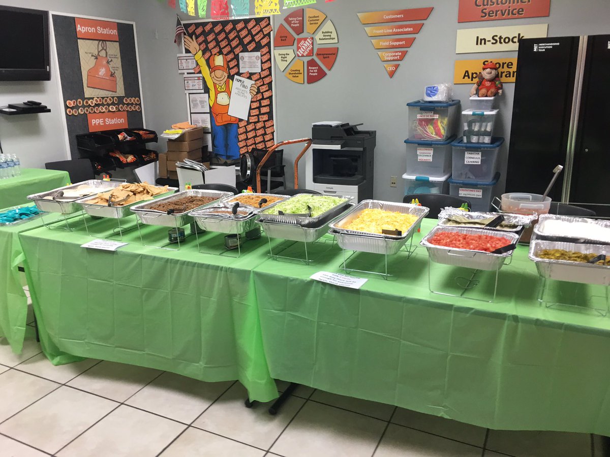 CarlaLeClere's tweet photo. Celebrating Cinco De Mayo today at 3638! Tacos for everyone! 🌮🌯🌮 https://t.co/SnuhqC3Gt6