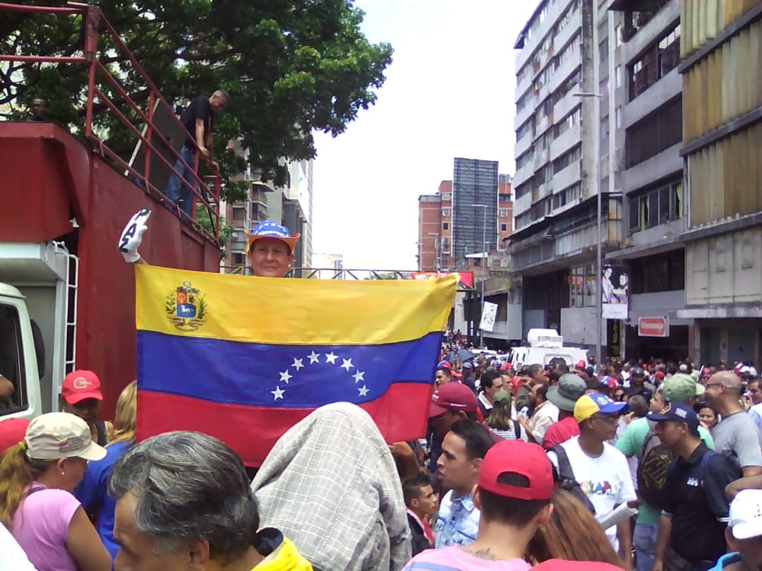 PelucaRoja's tweet photo. @jaarreaza Quiénes se creen los gringos.. Los comisarios del mundo. Y quién les ha dado esa potestad? Pero aqui se han estrellado con el bravo pueblo de Venezuela. https://t.co/kohfk8GA7W