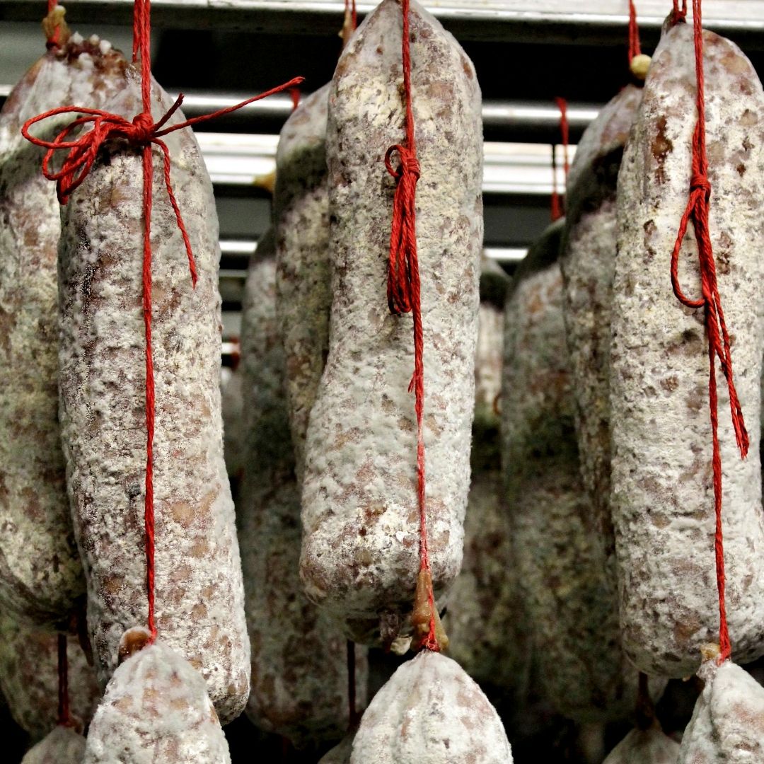amfalorni's tweet photo. Artigiani del salume dal 1806: Salami piccanti a fine stagionatura. / Artisans of cold cuts since 1806: Spicy salami at the end of seasoning. https://t.co/MvfNuZnY0k
