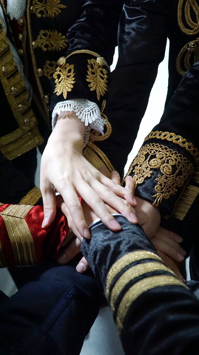 Xuan371's tweet photo. #다시_만나는_규현 #TheDayWeMeetKyuAgain

Finally！We will never say goodbye！
I miss you😭 https://t.co/L6pHVZ40qo