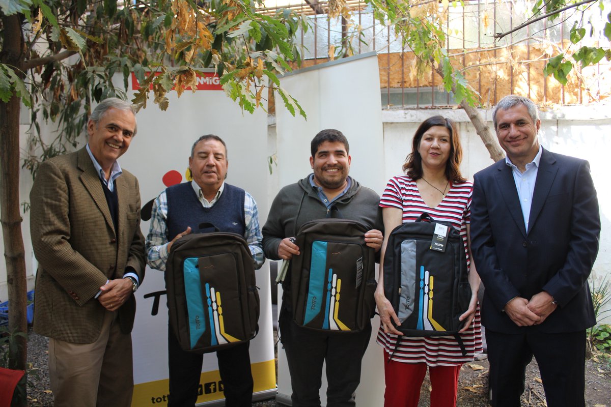 Queremos agradecer a <a href="/TottoChile/">TottoChile</a> que donó 40 de sus mochilas inclusivas a usuarios de la Corporación que dedican todo su esfuerzo a salir adelante mediante sus estudios o emprendimientos.