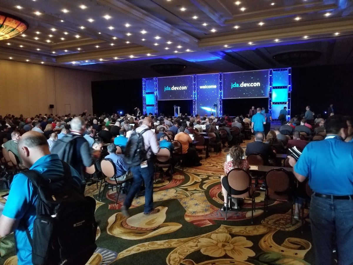 robin_zebra's tweet image. Big crowd this morning at jda.dev.con! #jda @ZebraDevs