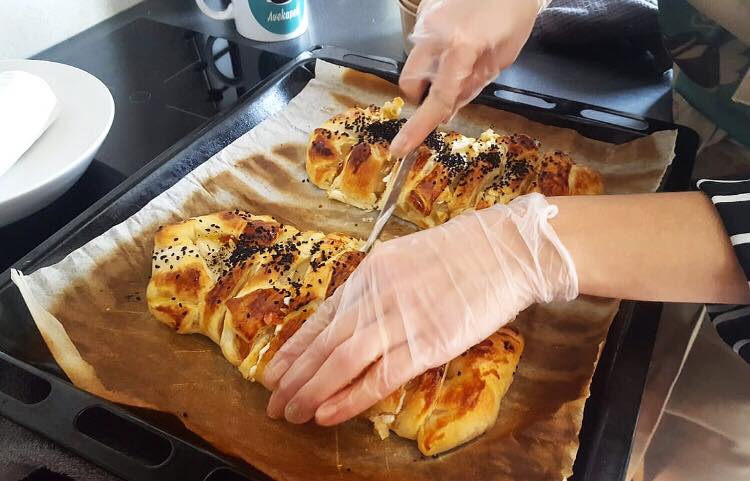 Silence, ça tourne ! 🎬
L'équipe de <a href="/M6/">M6</a> a filmé notre chef Naïme pour un reportage qui sera très bientôt diffusé au JT 😉